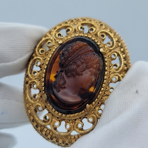 Florenza Tortoise Shell Cameo Gold Tone Brooch #848 - Picture 10 of 13